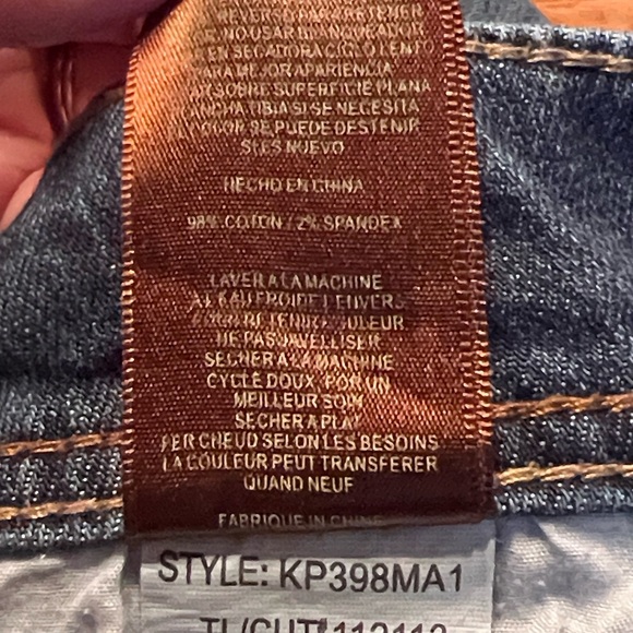 Kut from the Kloth Jeans Cuffed Crop 12 - Picture 9 of 10